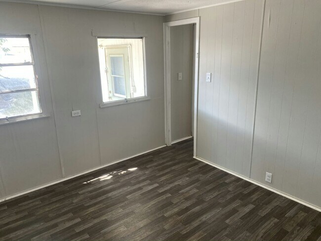 Building Photo - 1 Circle Dr