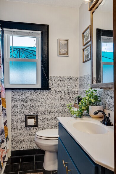 Building Photo - 2015 Wood St