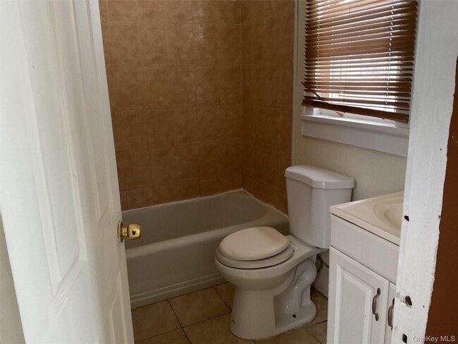 Building Photo - 76 Lawrwnce Ave