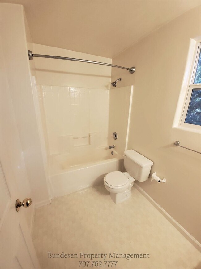 Building Photo - 163 Wilson St