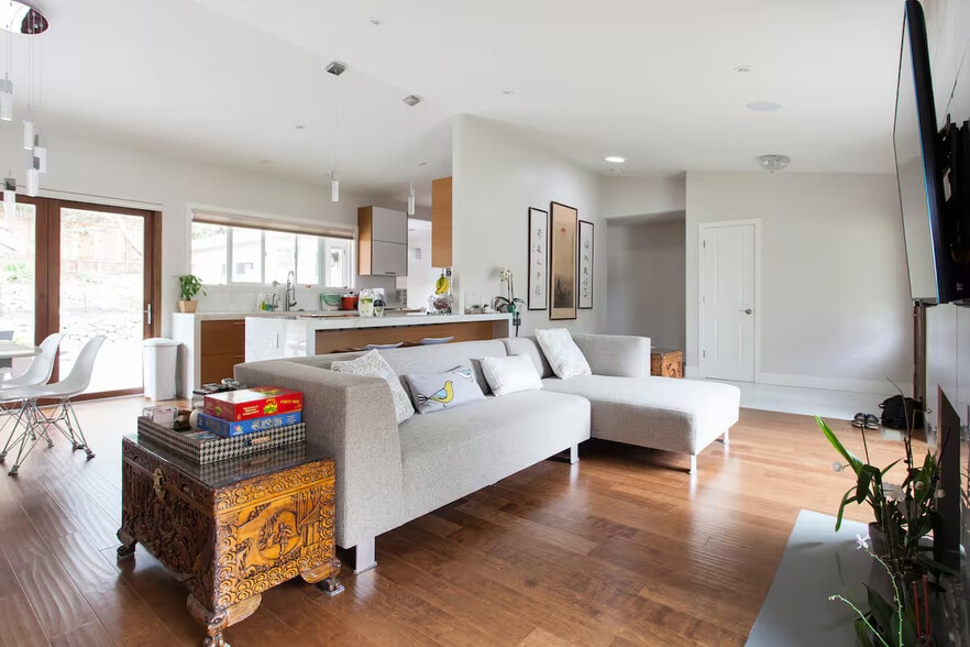 Building Photo - 915 Helen Dr