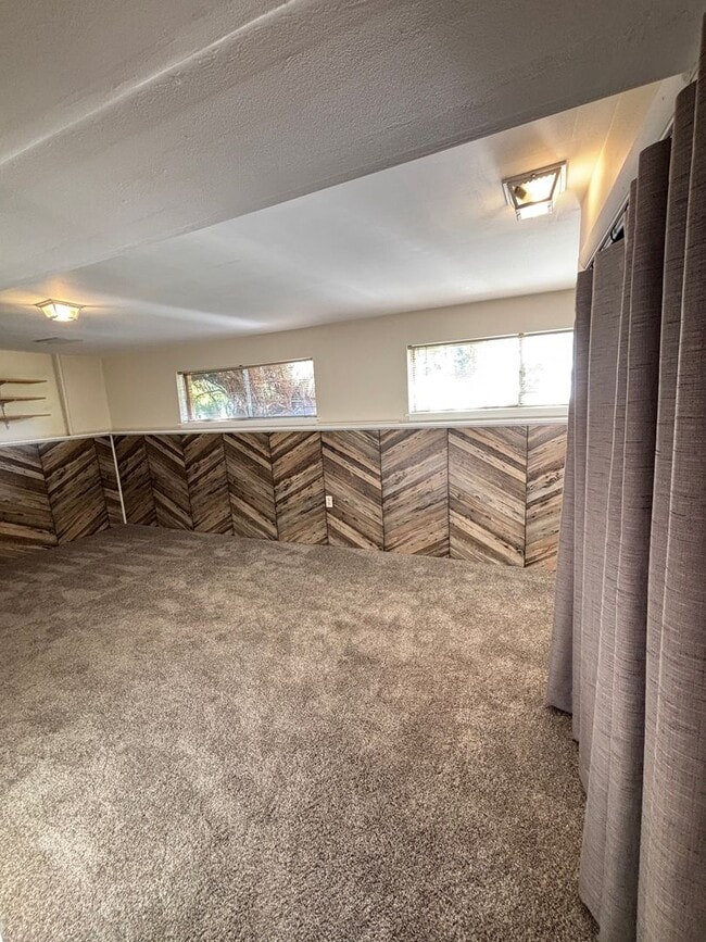 Building Photo - 4 Weeks Free Living! Cozy 3 Bed Home with ...
