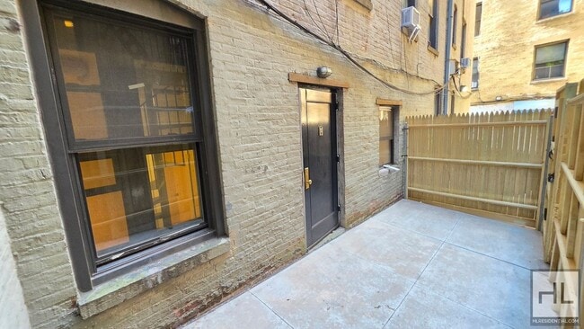 Building Photo - 207-209-209 W 11th St