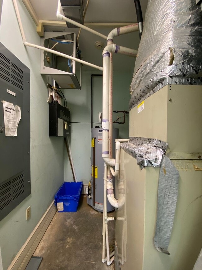 Building Photo - 9 Bed 5 Bath Historic Home - Commercial Use