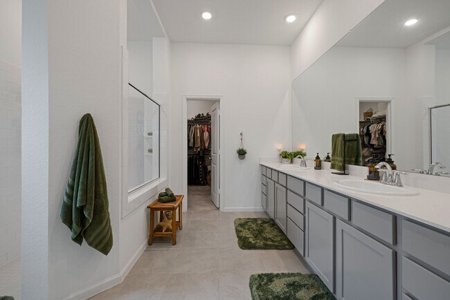 Building Photo - 18323 Tiger Flowers Dr