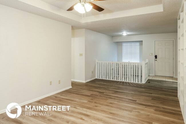 Building Photo - 3710 NE Chapel Dr