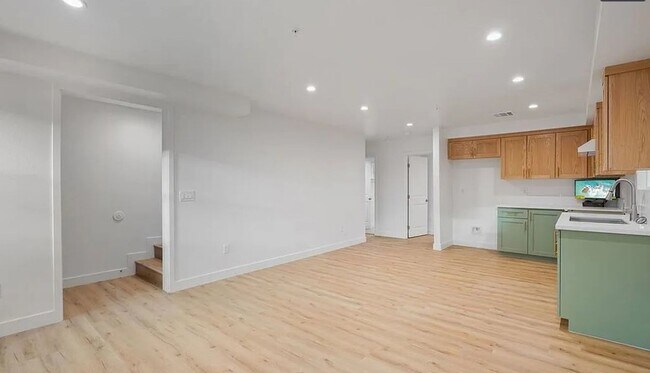 Building Photo - Graham(10422)