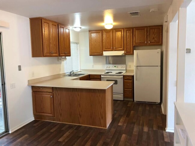 Building Photo - Davis 3 bedroom 2 bath condo in a great lo...