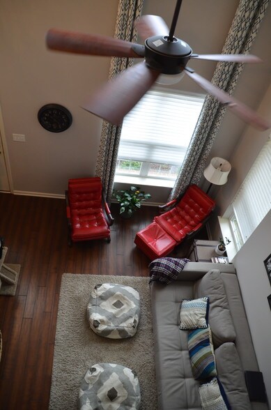 Living RM-2 - 1064 Worth Lane