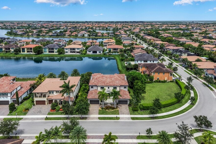 Building Photo - 9065 Watercrest Cir E