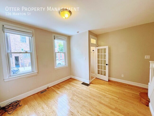 Building Photo - 126 Manton St
