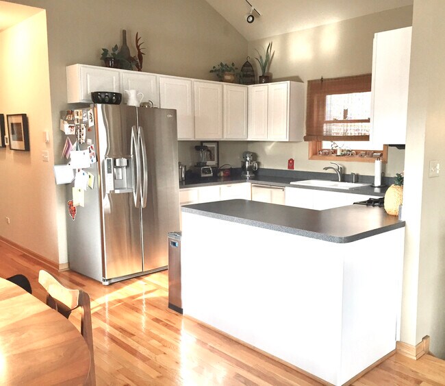 Building Photo - 1752 W Superior St