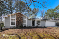 Building Photo - Bright and Inviting 3 Bedroom