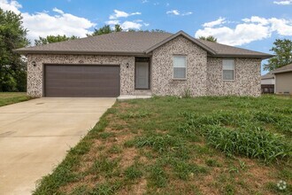 Building Photo - Willard 3 Bedroom Rental Home with fenced ...