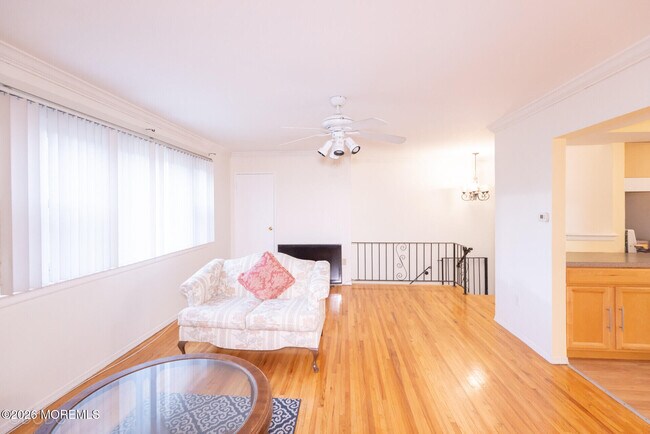 Building Photo - 187 Evergreen Rd