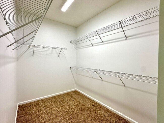 Building Photo - North Hampton! Amenities Galore! 4 Bed, 3 Bath!