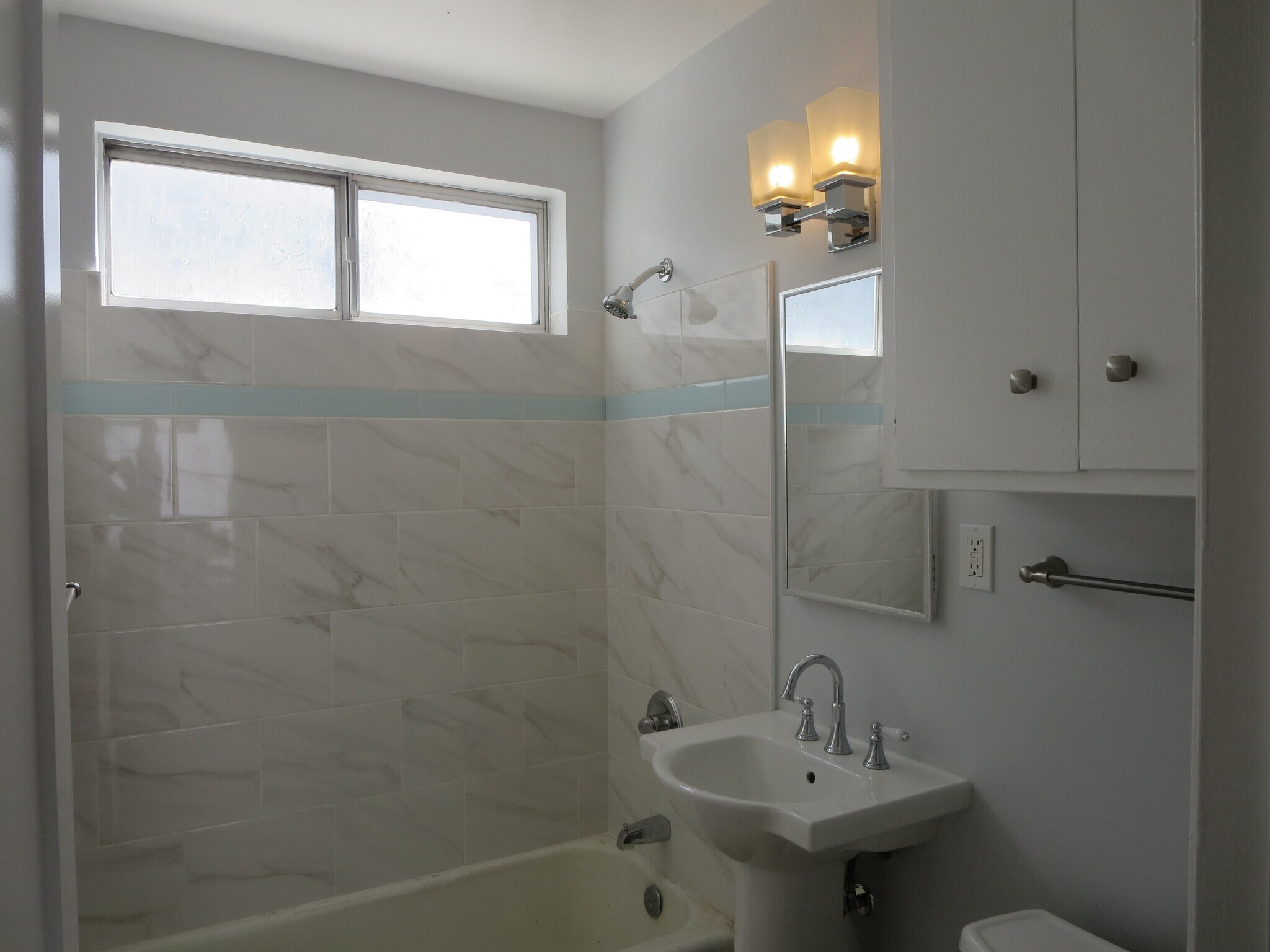 bathroom - 1357 Edgecliffe Dr
