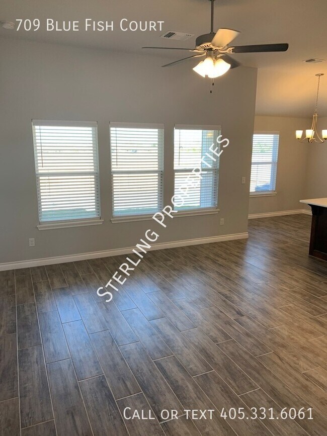 Building Photo - 709 Blue Fish Ct