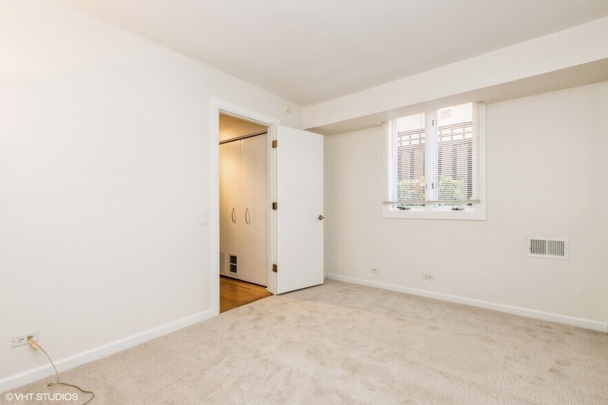 Building Photo - 2053 N Larrabee St