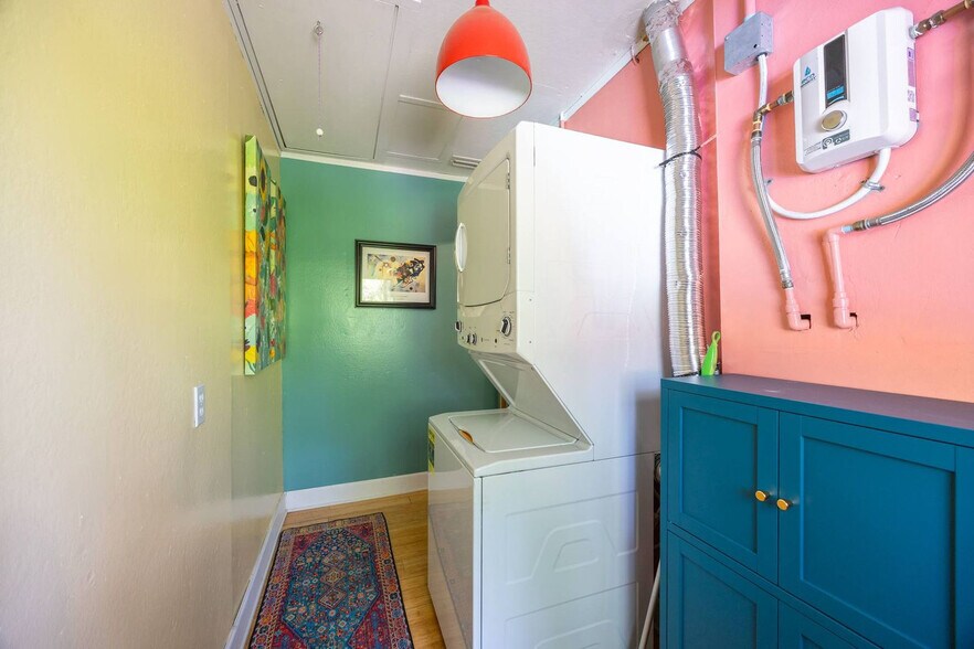 Building Photo - 214 Lucerne Dr