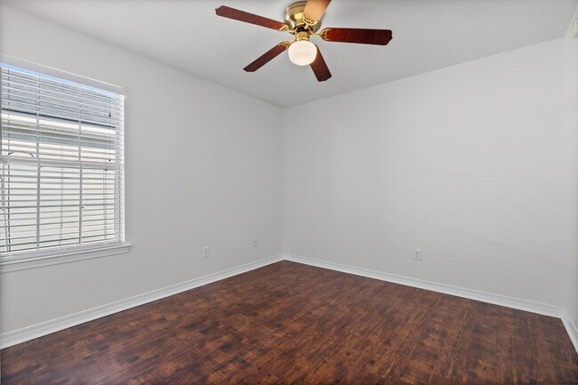 Building Photo - 605 Westchase Ct S