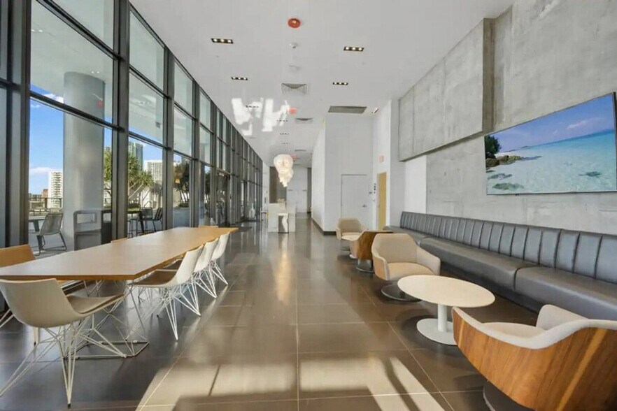 Building Photo - 90 NE 17th St