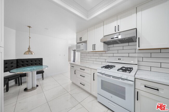 Building Photo - 4444 Wilshire Blvd