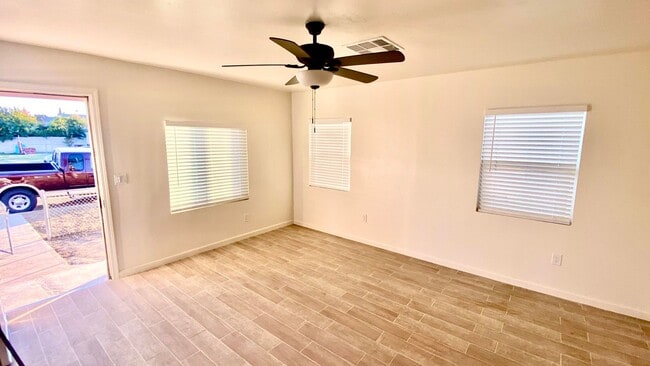 Building Photo - Explore this attractive property in Delano...
