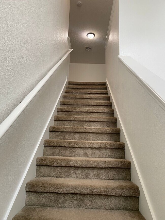 Building Photo - GORGEOUS WINDERMERE TERRACE  MONTH WITH LA...