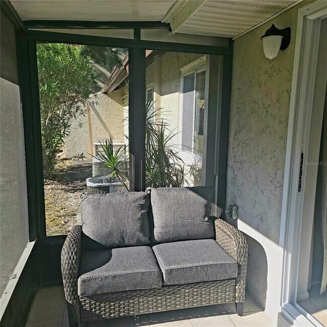 Building Photo - 4215 E Bay Dr