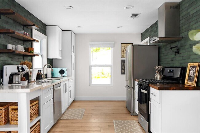 Building Photo - 8814 Laverty Pl