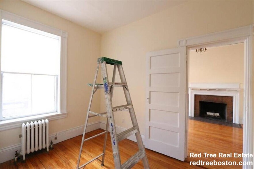 Building Photo - 2 Ware St