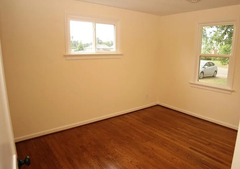 Building Photo - 7966 Kenmore Dr