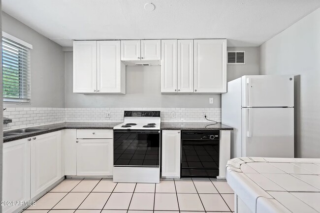Building Photo - 4009 N 13th Ave
