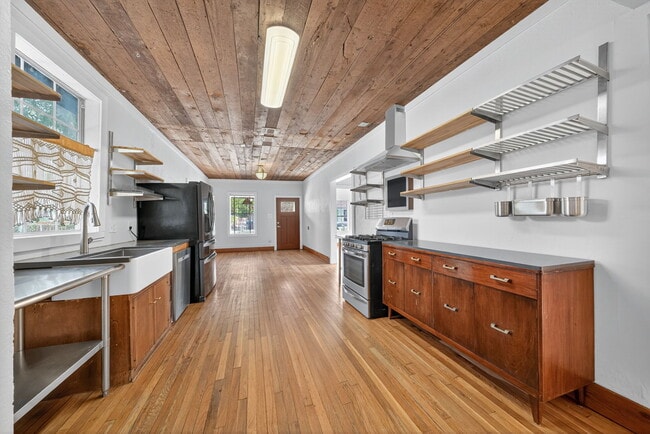 Building Photo - 224 Forrest Ave