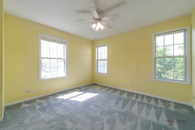 Building Photo - 1432 Hampshire Ct