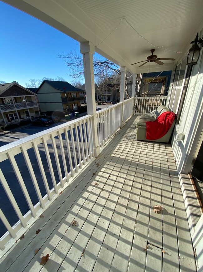 Building Photo - The Verandas on Ruth St.