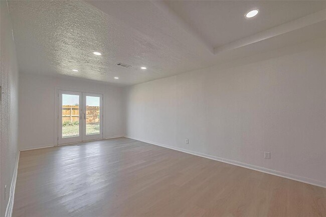 Building Photo - 6219 Canada Dr