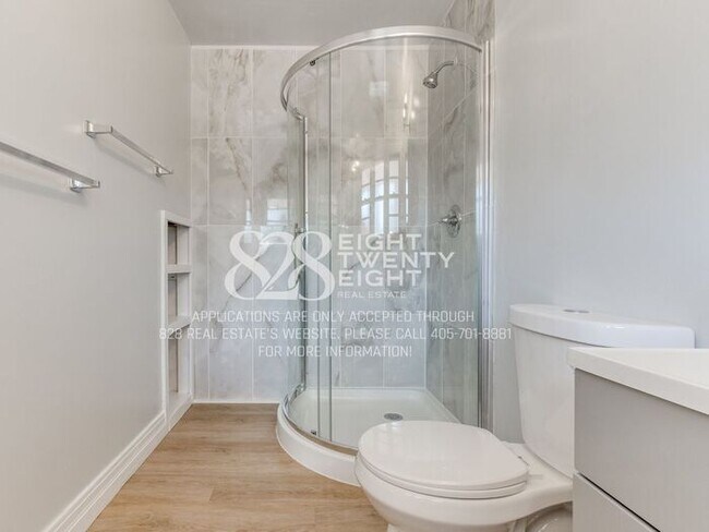 Building Photo - **AVAILABLE NOW!** 3 BED/2 BATH DUPLEX - CLOSE TO CAMPUS!