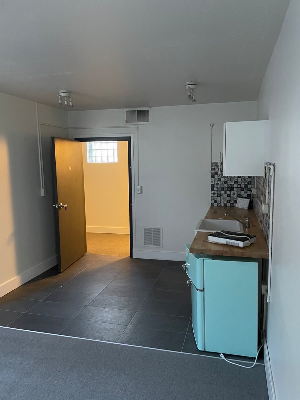 Building Photo - 416 E Main St