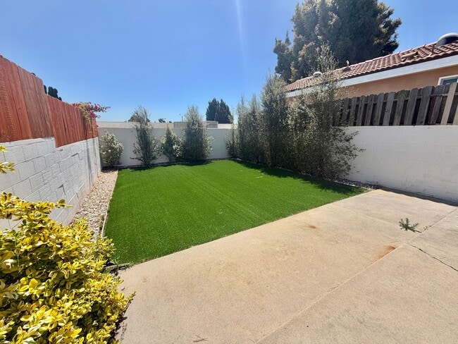 Building Photo - Hill Section 3BD Home with Large Backyard & Renovated Quartz Kitchen