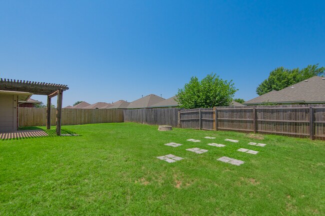 Building Photo - 17405 Bronze Ln