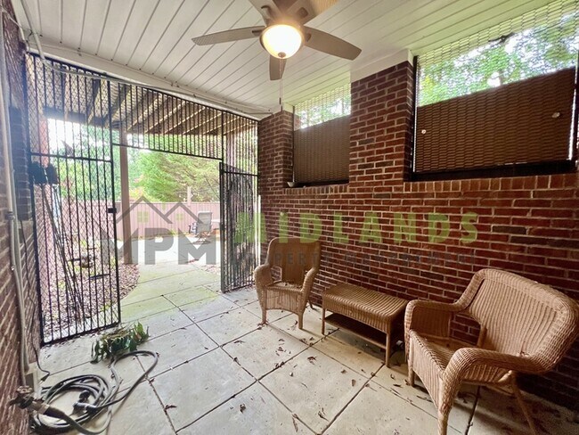 Building Photo - 124 Misty Pine Ln