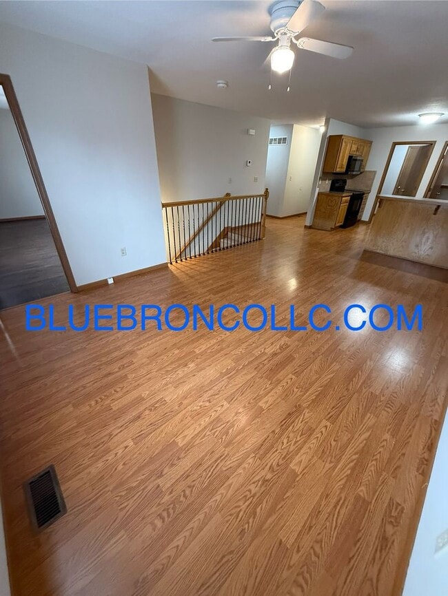 Building Photo - Georgous duplex in Raymore with a lot to offer!