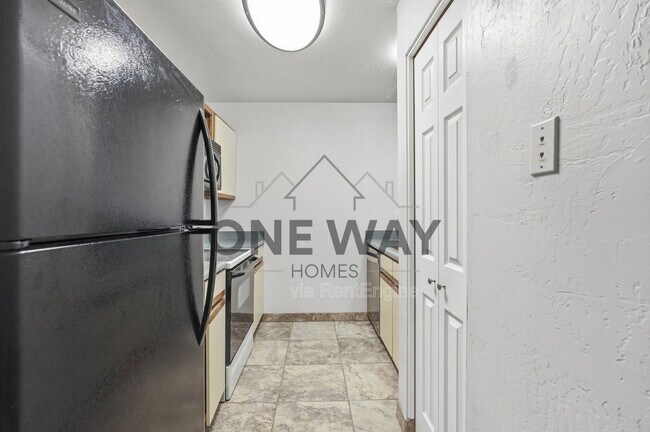 Building Photo - 1126 W Elliot Rd