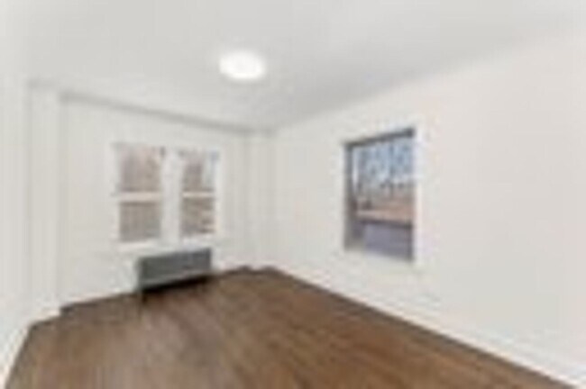 Building Photo - 4742 W Roscoe St