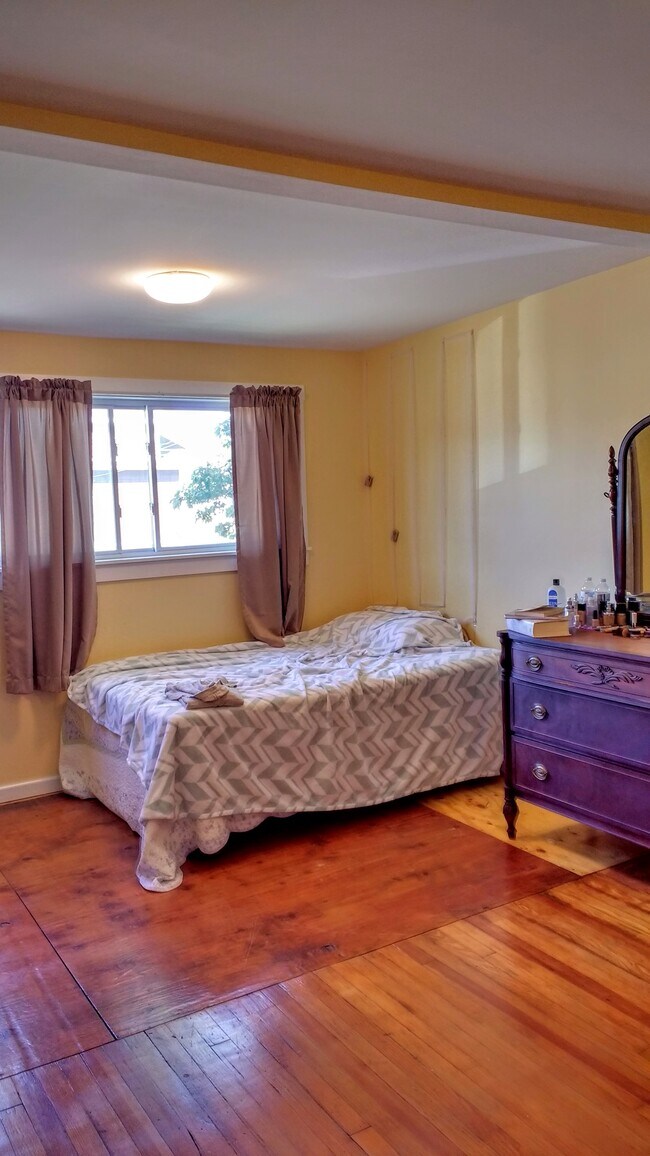 Building Photo - 96 Floral Ave