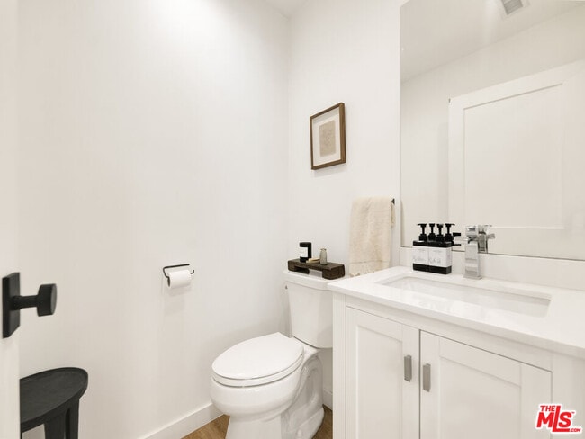 Building Photo - 13506 W Chandler Blvd