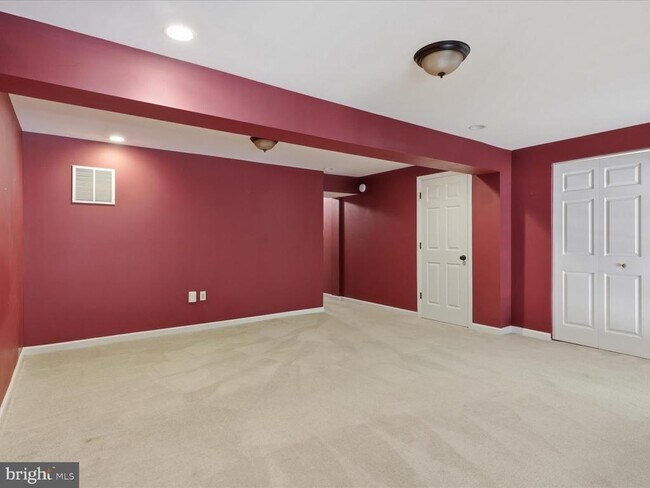 Building Photo - 1563 Autumn Ridge Cir