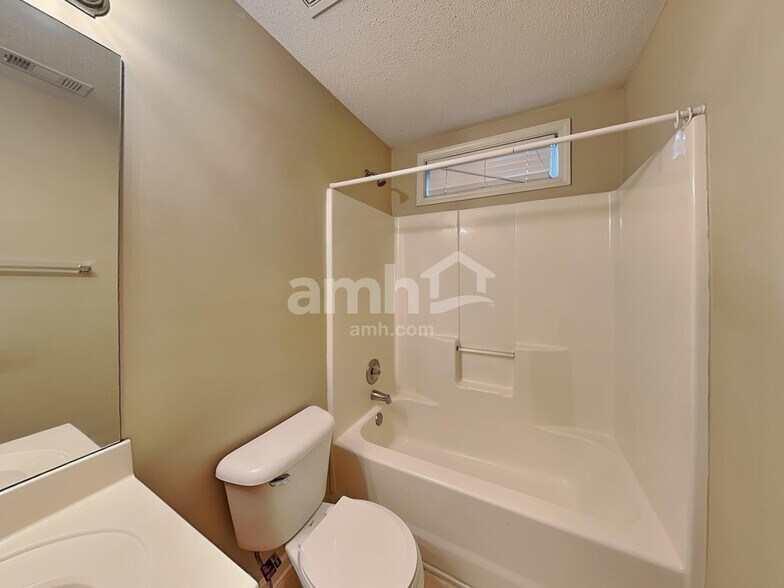 Building Photo - 821 Beranda Cir